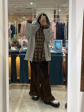 「アイテム（サンダル）」を使った、濱川　ひよりさん（レディース・162cm）の秋コーディネート