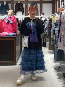 「ブルーコーデ」｜「アイテム（スウェット）」を使った、濱川　ひよりさん（レディース・162cm）の秋コーディネート