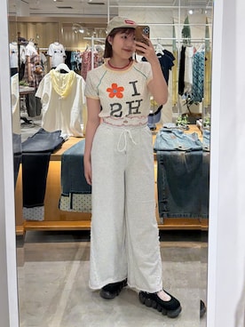 「HELLO.SANFRANCISCO（ハローサンフランシスコ）の【HELLO.SANFRANCISCO/ハローサンフランシスコ】レースウエストスウェットパンツ（その他パンツ、グレー系）」を使った、濱川　ひよりさん（レディース・162cm）の春コーディネート