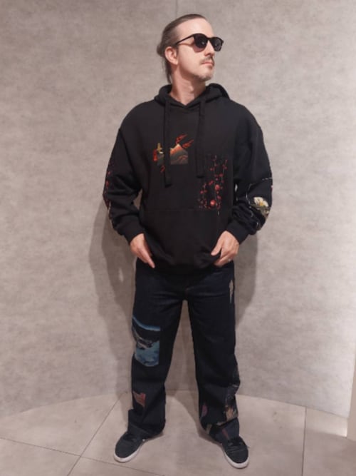 【新品】 Desigual ロゴ入り黒スウェット Lサイズ Desigual トレーナー スウェット 風景柄のフード付きスウェット メンズ