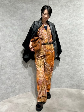 「アイテム（レインコート/ポンチョ）」を使った、Desigual EXPO STAFFさん（レディース・170cm）の秋コーディネート