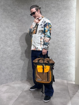 「アイテム（バックパック/リュック）」を使った、Desigual EXPO STAFFさん（メンズ・181cm）の夏コーディネート