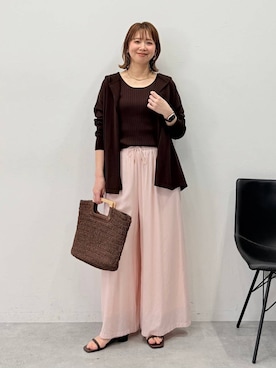 「Elura（エルーラ）のウッドハンドルペーパートート/646461（手袋、ブラウン系）」を使った、mikaxさん（レディース・158cm）の春コーディネート