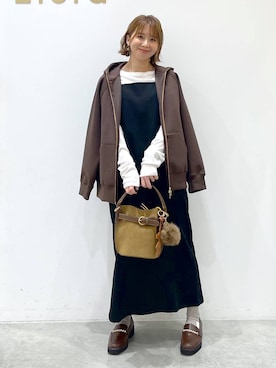 「アイテム（キーホルダー、ブラウン系）」を使った、mikaxさん（レディース・158cm）の秋コーディネート