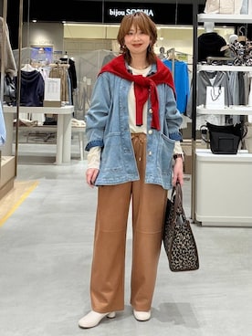 「アイテム（その他パンツ、イエロー系）」を使った、mikaxさん（レディース・158cm）の秋コーディネート
