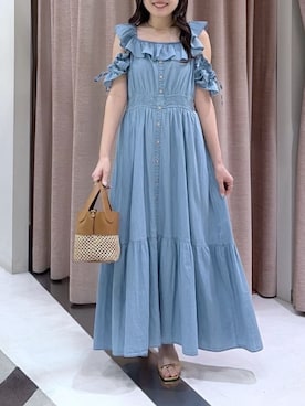 「La boutique BonBon（ラブティックボンボン）の【愛されモテワンピ】ライトデニムフリルトリムワンピース（ワンピース、ブルー系）」を使った、La boutique BonBonさん（レディース・157cm）の春コーディネート