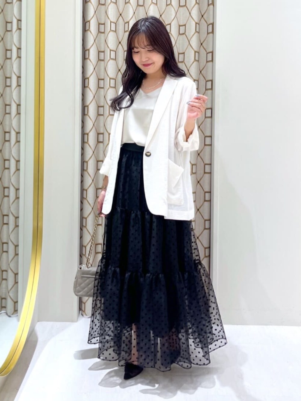 「La boutique BonBonのサテン2WAYタンク（タンクトップ、ベージュ系）」を使った、La boutique BonBonさん（レディース・157cm）の夏コーディネートの1枚目の写真