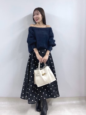 ヘアリーウールカシミヤ混オフショルニットを使った人気ファッション