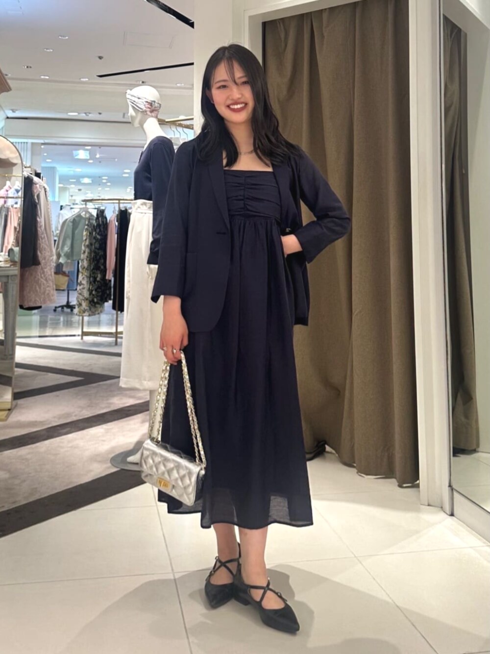 「春めき満開コーデ、ワンピース、ゆるコーデ、シンプルスタイル、今日のコーデ、大人かわいい」｜「La boutique BonBonの【セットアップ可】レーヨンリネンシアースラブジャケット（テーラードジャケット、ブルー系）」を使った、La boutique BonBonさん（骨格ナチュラル・レディース・165cm）の春コーディネートの1枚目の写真