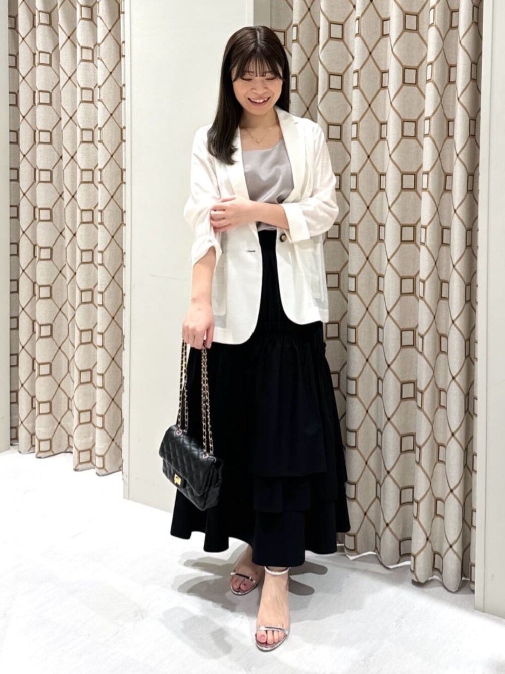 「La boutique BonBonのシアーライトジャケット（テーラードジャケット、ホワイト系）」を使った、La boutique BonBonさん（レディース・161cm）の夏コーディネートの1枚目の写真