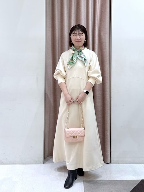 【美品】ドルマン切替ワンピース アイボリー PS ラブティックボンボン セール】【1枚で決まる】ドルマン切替ワンピース（ワンピース）｜La