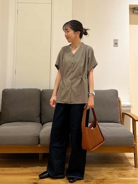 再入荷』Vネックウエストギャザーブラウスを使った人気ファッション