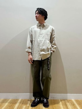 「ITEMS URBANRESEARCH（アイテムズ アーバンリサーチ）の『セットアップ対応』天然素材コットンリネンレギュラーカラーシャツ（シャツ/ブラウス、ホワイト系）」を使った、西田 龍平さん（メンズ・168cm）の春コーディネート