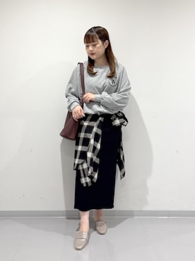 「アイテム（ローファー、グレー系）」を使った、Honokaさん（レディース・159cm）の秋コーディネート