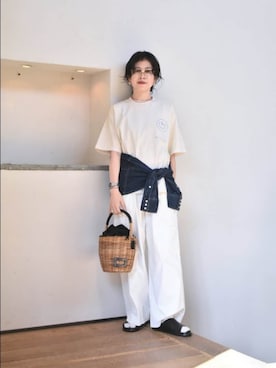 「かぐれ（カグレ）のユーティリティーイージーパンツ（その他パンツ、ホワイト系）」を使った、おふじさん（レディース・161cm）の春コーディネート