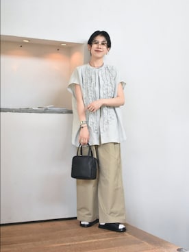 「かぐれ（カグレ）のリネンフリルフレンチシャツ（シャツ/ブラウス、グリーン系）」を使った、おふじさん（レディース・161cm）の夏コーディネート