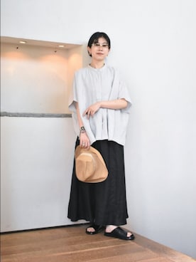 「かぐれ（カグレ）のリネンスクエアケープシャツ（シャツ/ブラウス、グレー系）」を使った、おふじさん（レディース・161cm）の春コーディネート
