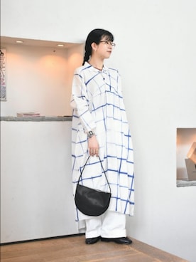 「かぐれ（カグレ）のホワイトデニムワイドパンツ（その他パンツ、ホワイト系）」を使った、おふじさん（レディース・161cm）の春コーディネート