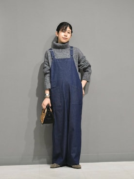 「アイテム（サロペット/オーバーオール、ブルー系）」を使った、おふじさん（レディース・161cm）の秋コーディネート