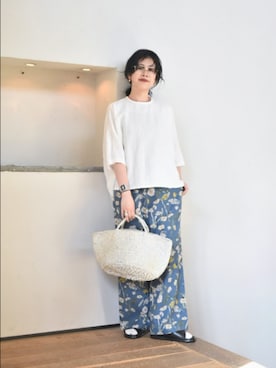 「かぐれ（カグレ）のコットンリネンプリントイージーパンツ（その他パンツ、ブルー系）」を使った、おふじさん（レディース・161cm）の夏コーディネート