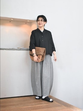 「かぐれ（カグレ）のリネン半袖オープンカラーシャツ（シャツ/ブラウス、ブラック系）」を使った、おふじさん（レディース・161cm）の夏コーディネート