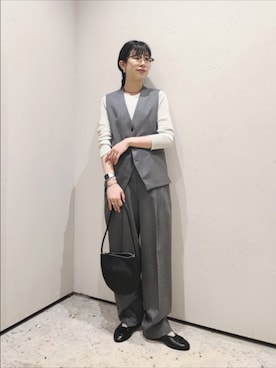 「かぐれ（カグレ）のMORMYRUS　ハーフムーンバッグ（ハンドバッグ、ブラック系）」を使った、おふじさん（レディース・161cm）の春コーディネート