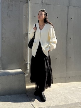 「LOUNGEDRESS（ラウンジドレス）のゴールドリングカーデ（カーディガン/ボレロ、ホワイト系）」を使った、も（ﾓｯﾁｬﾝ）さん（レディース・168cm）の春コーディネート