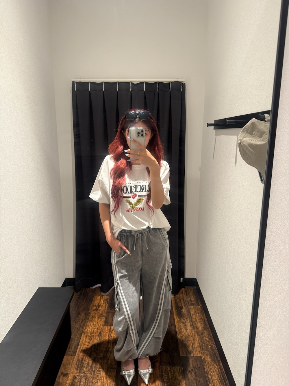 「カジュアルコーデ、大人カジュアル、スウェットパンツ、カーゴパンツ、outfit、ootd、高身長コーデ、春コーデ」｜「ANAPのBARCELONA イーグル 刺繍ロゴ tシャツ（Tシャツ/カットソー、ホワイト系）」を使った、Shihoさん（骨格ウェーブ・レディース・169cm）の春コーディネートの1枚目の写真
