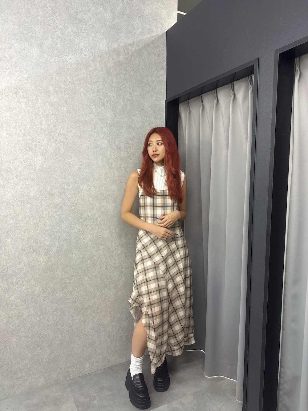 「チェック、ワンピース、今日のコーデ、ベージュ、ガーリーコーデ、ナチュラルガーリー、ootd、outfit、夏コーデ、ロングワンピース、高身長女子、骨格ウェーブ」｜「ANAPのチェック柄 アシメ フレア キャミワンピース（ワンピース、ベージュ系）」を使った、Shihoさん（骨格ウェーブ・レディース・169cm）の夏コーディネートの1枚目の写真