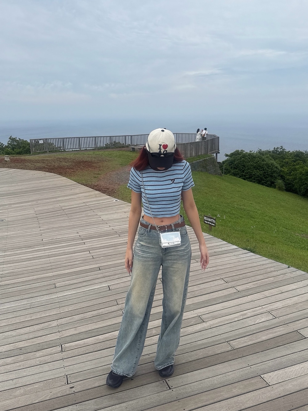 「ootd、outfit、カジュアル、カジュアルスタイル、デニムパンツ、クロップドトップス、ボーダー、ブルーコーデ、骨格ウェーブ、高身長コーデ」｜「ANAPのミックスボーダー クロップド Tシャツ トップス（Tシャツ/カットソー、ブルー系）」を使った、Shihoさん（骨格ウェーブ・レディース・169cm）の夏コーディネートの1枚目の写真