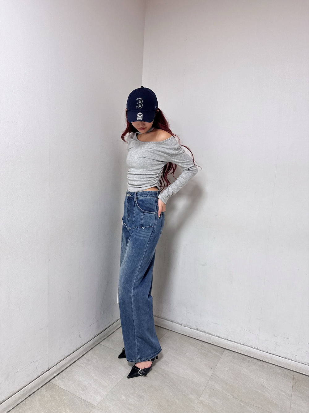 「デニムパンツ、春コーデ、カジュアルコーデ、outfit、高身長コーデ、骨格ウェーブ」｜「ANAPのアシンメトリータイトトップス（Tシャツ/カットソー、ホワイト系）」を使った、Shihoさん（骨格ウェーブ・レディース・169cm）の春コーディネートの1枚目の写真