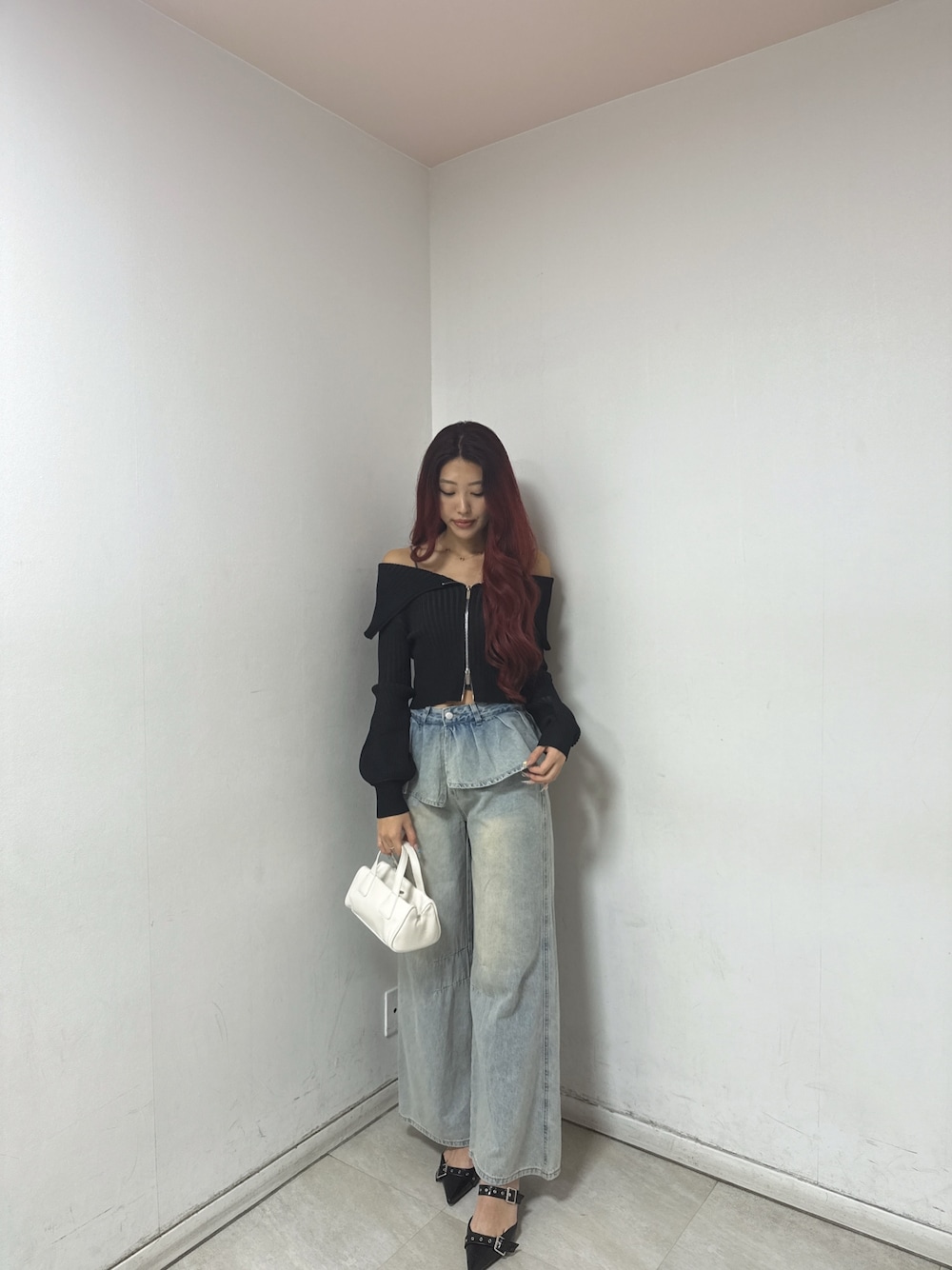 「大人カジュアル、レイヤード風パンツ、デニムパンツ、outfit、ootd、春コーデ」｜「ANAPのスカートレイヤードデザインワイドデニムパンツ（デニムパンツ、ブルー系）」を使った、Shihoさん（骨格ウェーブ・レディース・169cm）の春コーディネートの1枚目の写真