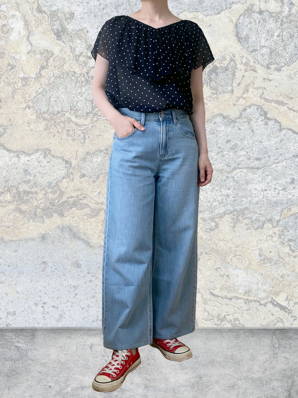 「Ebonyivory、ドット柄、デニム、UNIQLO、ワイドパンツ、コンバース、スニーカー」｜「CONVERSEの《CONVERSE》NEXTAR110 OX コンバース ネクスター１１０ ＯＸ（スニーカー、レッド系）」を使った、marronさん（骨格ウェーブ・レディース・152cm）の夏コーディネートの1枚目の写真