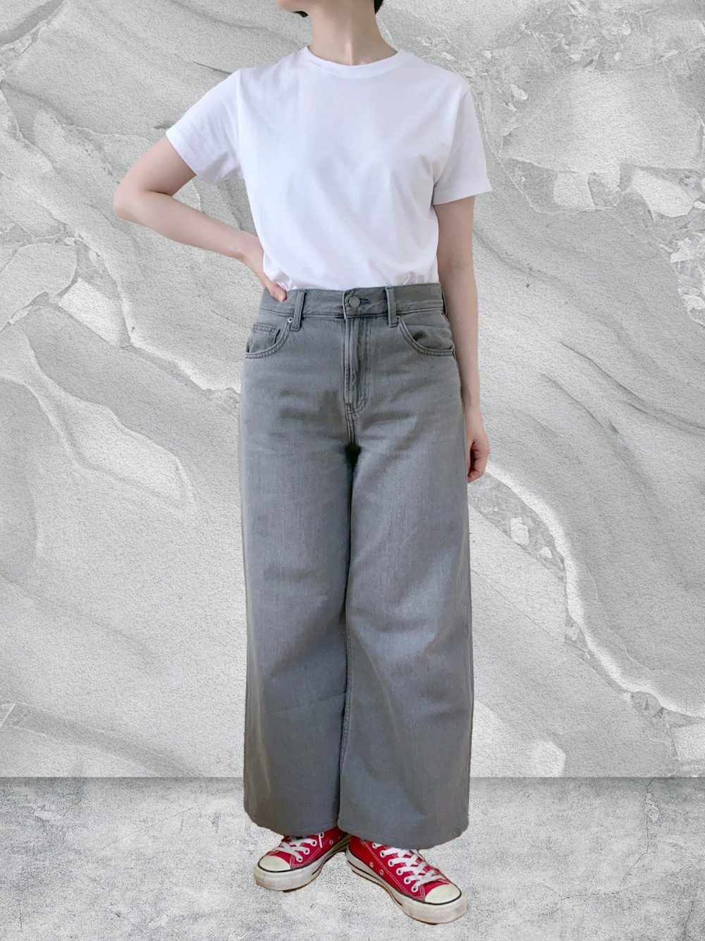 「白Tシャツ、コンバース、デニムパンツ、無印良品、UNIQLO」｜「無印良品の婦人　天竺編みクルーネック半袖Ｔシャツ（Tシャツ/カットソー、ホワイト系）」を使った、marronさん（骨格ウェーブ・レディース・152cm）の夏コーディネートの1枚目の写真