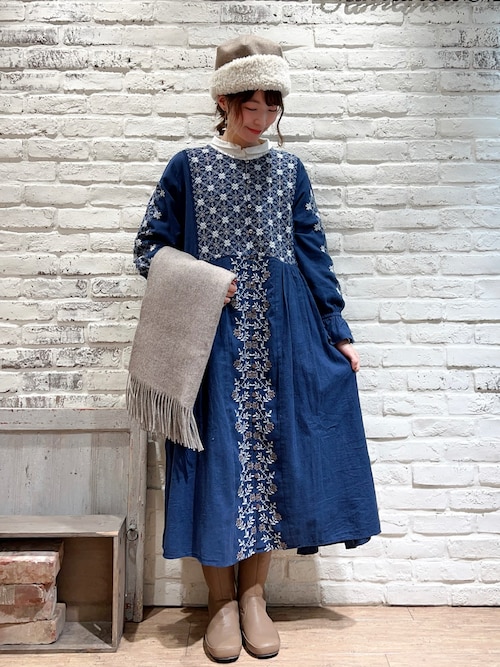 TSUHARU by SamansaMos2　刺繍タックワンピース インディゴ TSUHARU by Samansa Mos2（ツハルバイサマンサモスモス）の