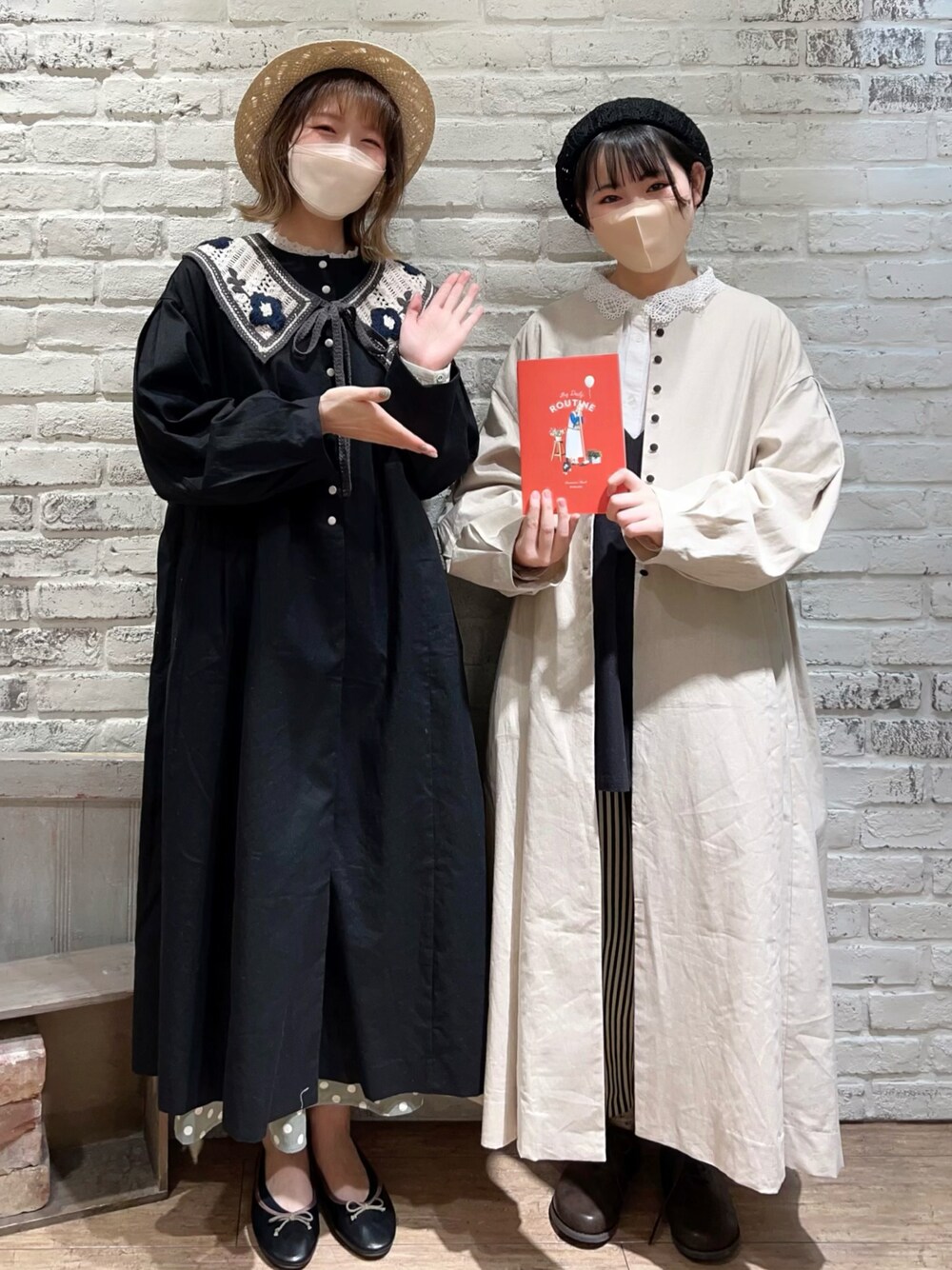 「サマンサ モスモス(Samansa Mos2)、Samansa Mos2、SM2、春コーデ、ゆるコーデ、リンクコーデ、おそろいコーデ、レイヤードスタイル、モノトーン、ノーカラーコート、春アウター、つけ襟、カンカン帽、ベレー帽、ボリューム袖」｜「Samansa Mos2の太リボンカンカン帽（ハット、ブラック系）」を使った、いっしき🐻さん（レディース・163cm）の冬コーディネートの1枚目の写真