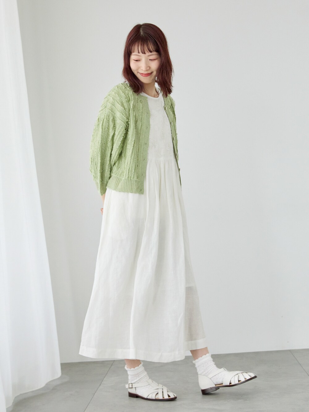 「サマンサ モスモス(Samansa Mos2)、Samansa Mos2、SM2、TSUHARU by Samansa Mos2、夏コーデ、ゆるコーデ、ワントーンコーデ、淡色コーデ、グリーン、カーディガン、フリンジ、リネン、刺繍、ワンピース、メッシュサンダル」｜「TSUHARU by Samansa Mos2のレーヨン麻フリンジ前後2WAYニット（ニット/セーター、グリーン系）」を使った、いっしき🐻さん（レディース・164cm）の春コーディネートの1枚目の写真