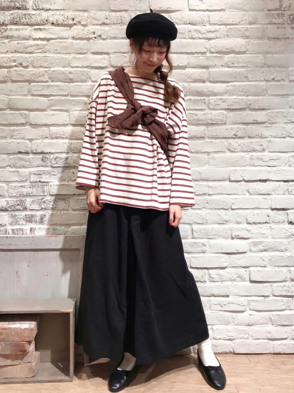 「サマンサ モスモス(Samansa Mos2)、SM2、秋のコーデ、ゆるコーデ、シンプルコーデ、シンプル、カジュアル、ビッグシルエット、ボーダー、たすき掛け、ワイドパンツ、ベレー帽、バレエシューズ、秋服準備はじめました」｜「Samansa Mos2のスクエアレースノースリーブ（Tシャツ/カットソー、ホワイト系）」を使った、いっしき🐻さん（レディース・163cm）の夏コーディネートの1枚目の写真