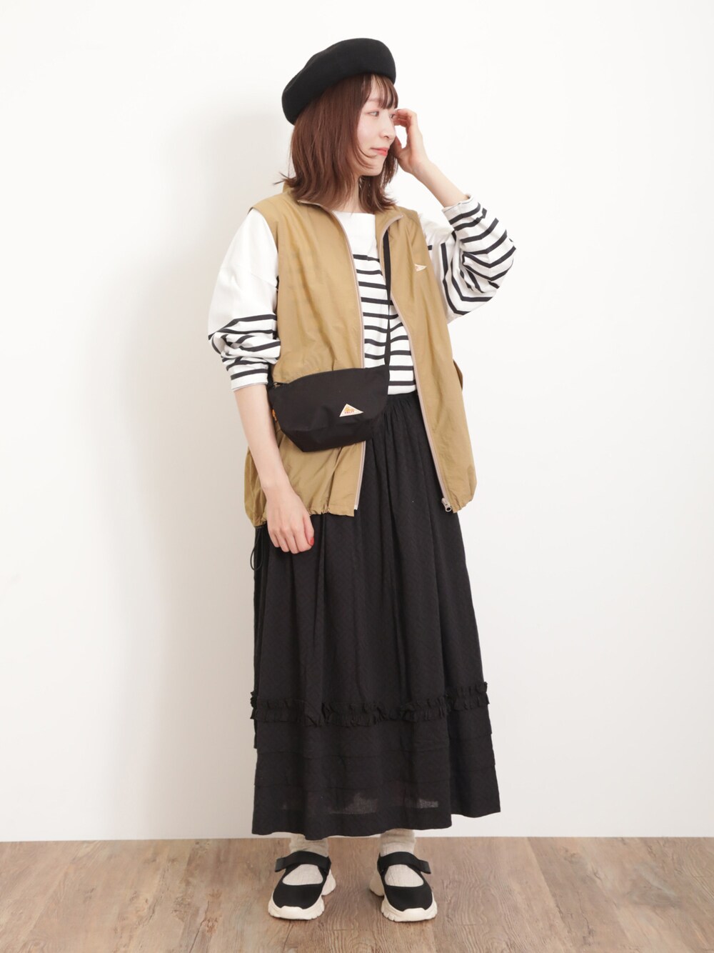 「サマンサ モスモス(Samansa Mos2)、Samansa Mos2、SM2、春コーデ、ゆるコーデ、カジュアルコーデ、KELTY、ボーダー、ボーダートップス、ブルゾン、レーススカート、ベレー帽、スニーカー」｜「Samansa Mos2のリネン混ベレー帽（ハット、ブラック系）」を使った、いっしき🐻さん（レディース・164cm）の春コーディネートの1枚目の写真