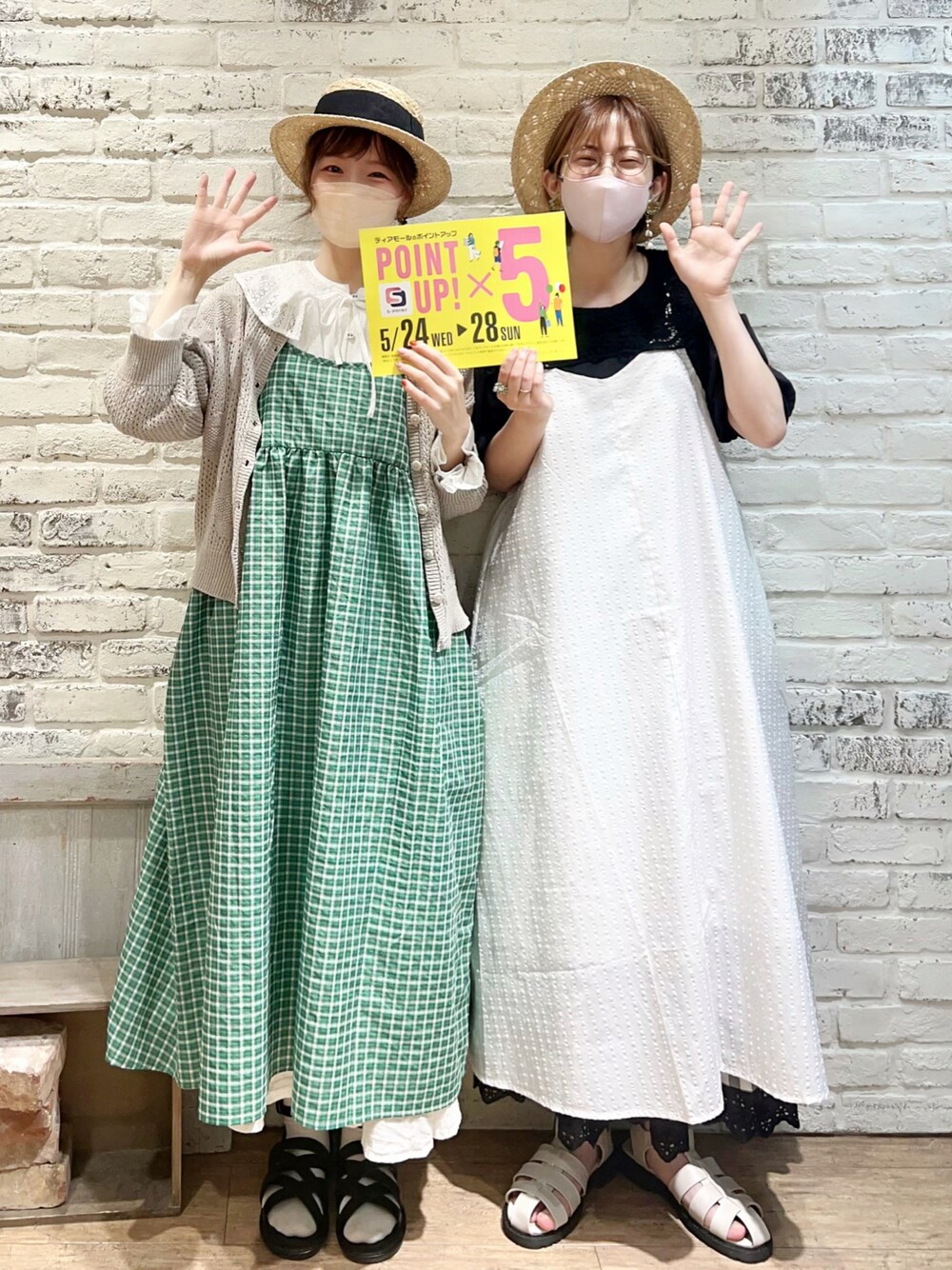 「サマンサ モスモス(Samansa Mos2)、Samansa Mos2、SM2、夏コーデ、ゆるコーデ、リンクコーデ、おそろいコーデ、レイヤードスタイル、キャミワンピ、ワンピース、チェック、レース、ビッグカラー、つけ襟、カンカン帽」｜「Samansa Mos2の前後着パーツレース付カットソー（Tシャツ/カットソー、グレー系）」を使った、いっしき🐻さん（レディース・163cm）の春コーディネートの1枚目の写真