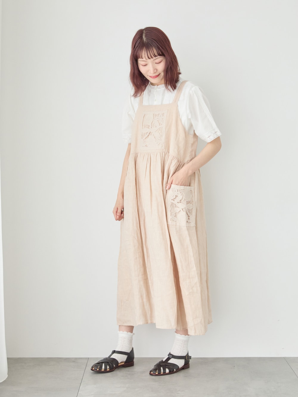「サマンサ モスモス(Samansa Mos2)、Samansa Mos2、SM2、TSUHARU by Samansa Mos2、夏コーデ、ゆるコーデ、ワントーンコーデ、淡色コーデ、レース、ワンピース、リネン、ガーリー、サンダル、サンダルに靴下、メッシュサンダル」｜「TSUHARU by Samansa Mos2のリバーレーススタンド襟ブラウス（シャツ/ブラウス、ホワイト系）」を使った、いっしき🐻さん（レディース・164cm）の春コーディネートの1枚目の写真