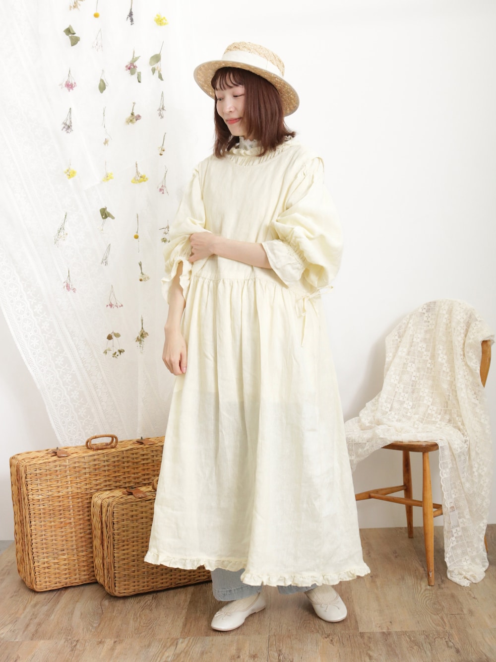 「サマンサ モスモス(Samansa Mos2)、Samansa Mos2、SM2、春コーデ、ゆるコーデ、ワントーンコーデ、淡色コーデ、セットアップ、レイヤードスタイル、イエロー、リネン、ワンピース、チュニック、ボリューム袖、デニム」｜「Samansa Mos2のラフィア太リボンカンカン帽（ハット、ホワイト系）」を使った、いっしき🐻さん（レディース・164cm）の春コーディネートの1枚目の写真