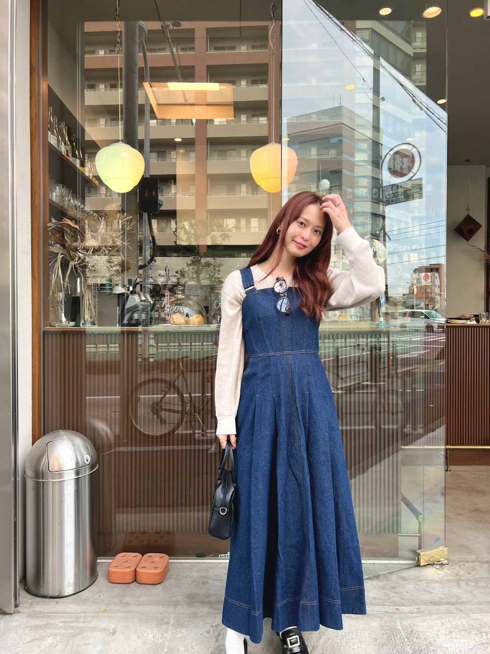 「最近のいい感じコーデ、韓国ファッション、休日スタイル、プチプラ、大人カジュアル、春夏コーデ、淡色コーデ、シンプルコーデ、きれいめカジュアル、お出かけコーデ」｜「BONLECILLの2way フェイクレザー コンパクトボストン ショルダーバッグ（ボストンバッグ、ブラック系）」を使った、maiさん（骨格ウェーブ・レディース・162cm）の春コーディネートの1枚目の写真