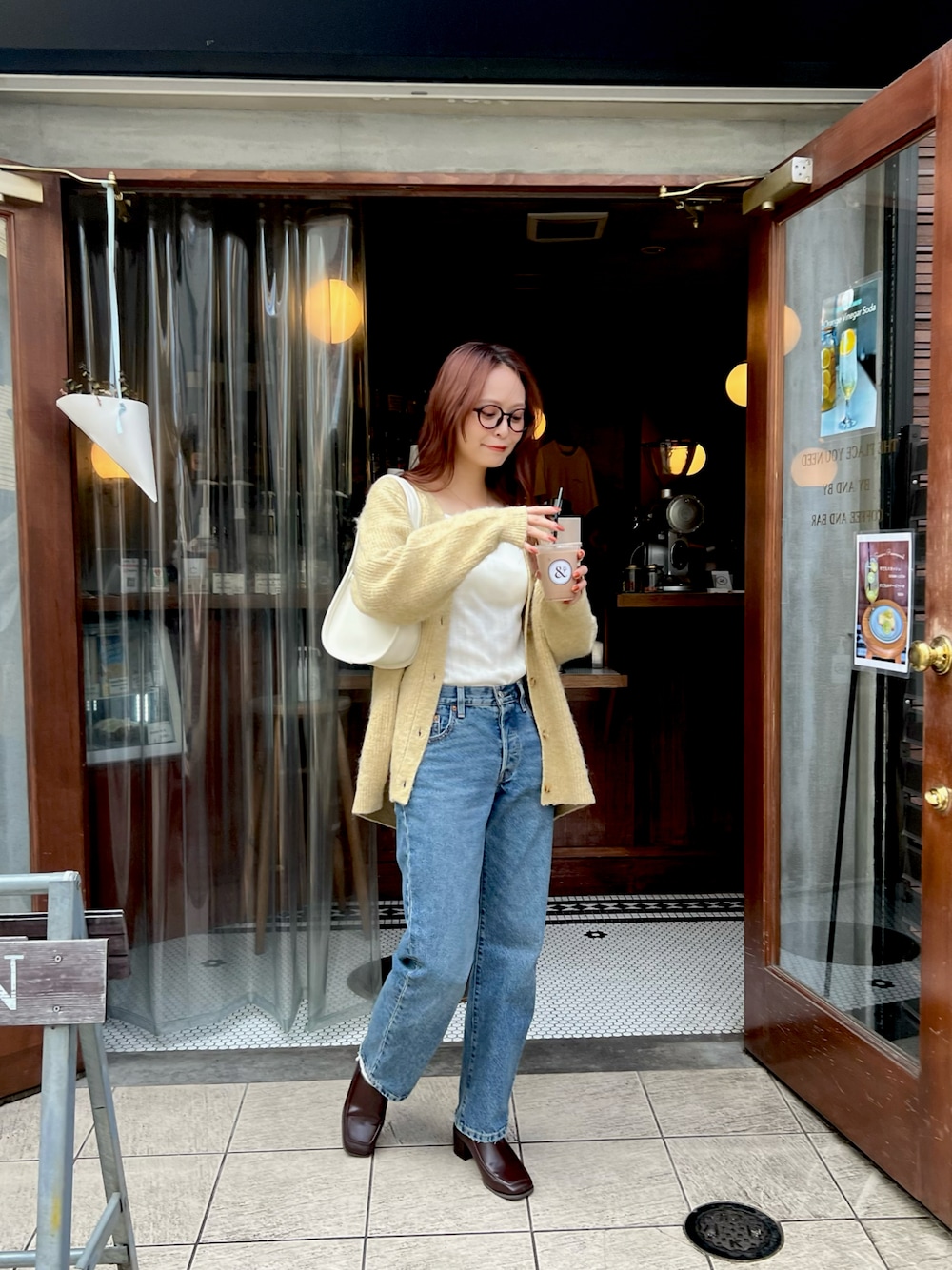 「秋服まるっと大公開、秋コーデ、ブーツ、お出かけコーデ、カーディガン、シンプルコーデ、メガネ女子、ブラウン、休日スタイル、デニム、きれいめカジュアル、Ungrid、今日のコスメと服、重ね着ベストシーズン」｜「Ungridの【WEB限定】カラールーズニットカーデ（カーディガン/ボレロ、イエロー系）」を使った、maiさん（レディース・162cm）の秋コーディネートの1枚目の写真