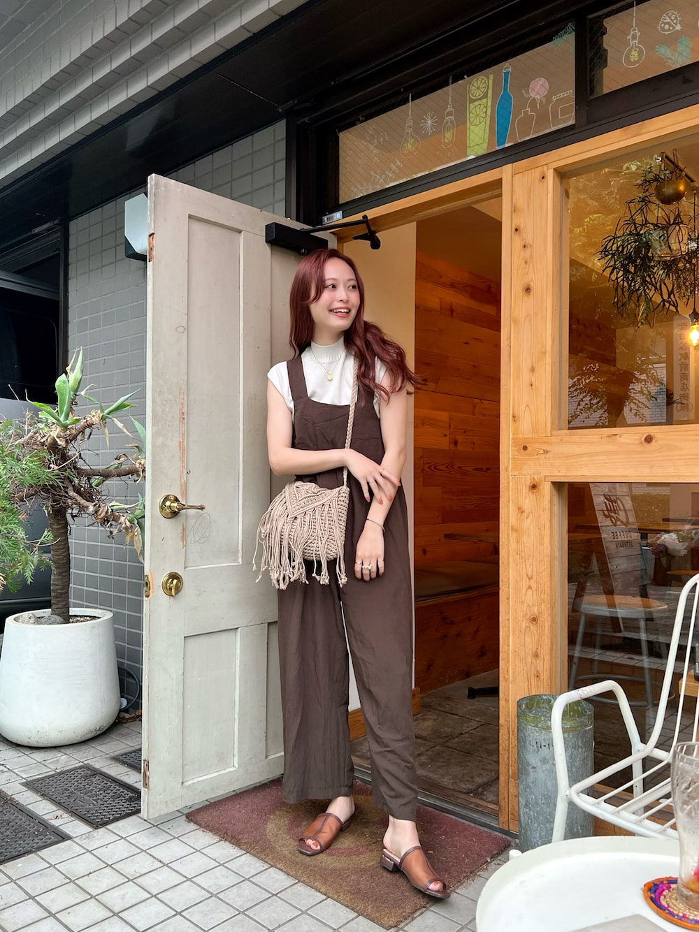「このスタイルがお気に入り、今日のコスメと服、キャミワンピ、お出かけコーデ、きれいめカジュアル、ショルダーバッグ、モノトーン、夏コーデ、休日スタイル、プチプラ、かごバッグ、サロペット、アツいコーデ全部見せ」｜「MURUAのデザインリブタンク（ニット/セーター、ホワイト系）」を使った、maiさん（レディース・162cm）の夏コーディネートの1枚目の写真