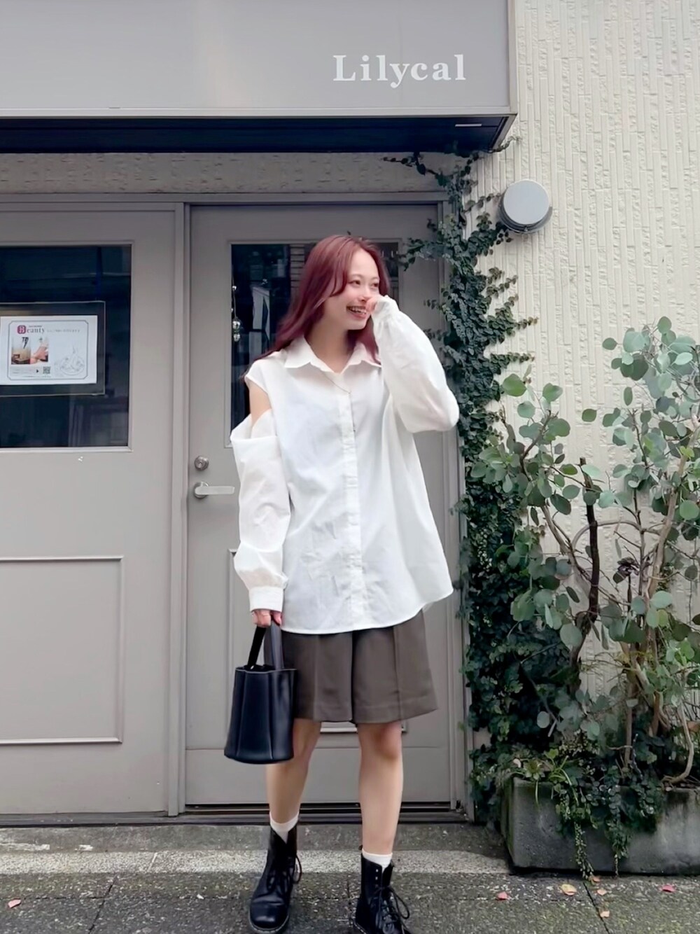 「このスタイルがお気に入り、今日のコスメと服、ハーフパンツ、厚底シューズ、厚底ブーツ、お出かけコーデ、きれいめカジュアル、シアートップス、モノトーン、夏コーデ、休日スタイル、アツいコーデ全部見せ、秋服まるっと大公開」｜「MURUAのタックハーフパンツ（スラックス、ブラウン系）」を使った、maiさん（レディース・162cm）の夏コーディネートの1枚目の写真