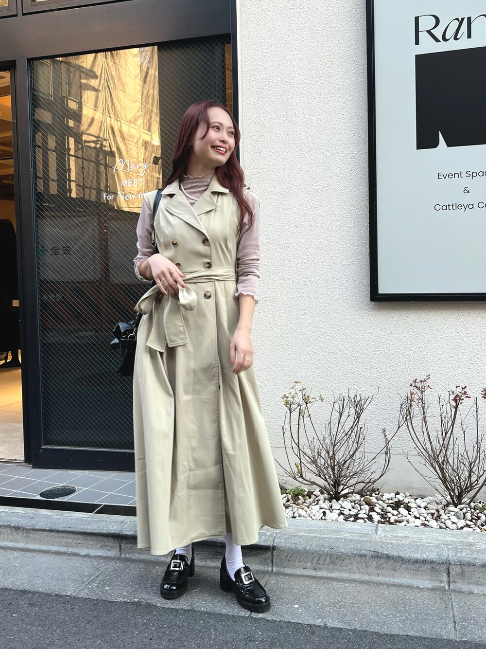 maiさんの「トレンチディティールジレワンピース（DRWCYS）」を使ったコーディネートの1枚目の写真