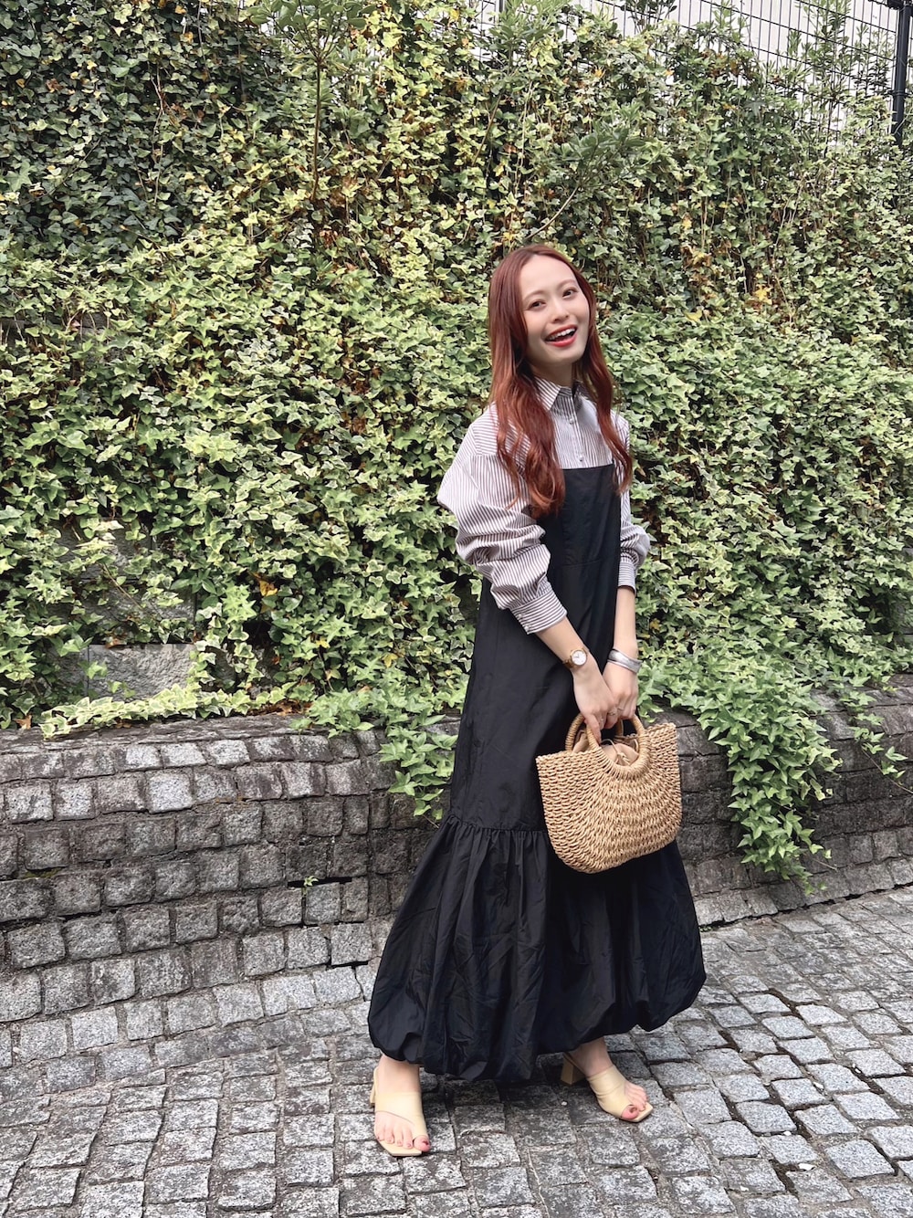 「シャツスタイル、レイヤードスタイル、シンプルコーデ、淡色コーデ、今日のコスメと服、休日スタイル、ロングスカート、キャミワンピ、オフィスカジュアル、かごバッグ、トングサンダル、バルーンスカート、お出かけコーデ日記、このスタイルがお気に入り、アツいコーデ全部見せ」｜「ORiental TRaffic by yuriの【新色登場】【ZOZOTOWN限定】変形ヒールトングサンダル/21290（サンダル、イエロー系）」を使った、maiさん（レディース・162cm）の春コーディネートの1枚目の写真