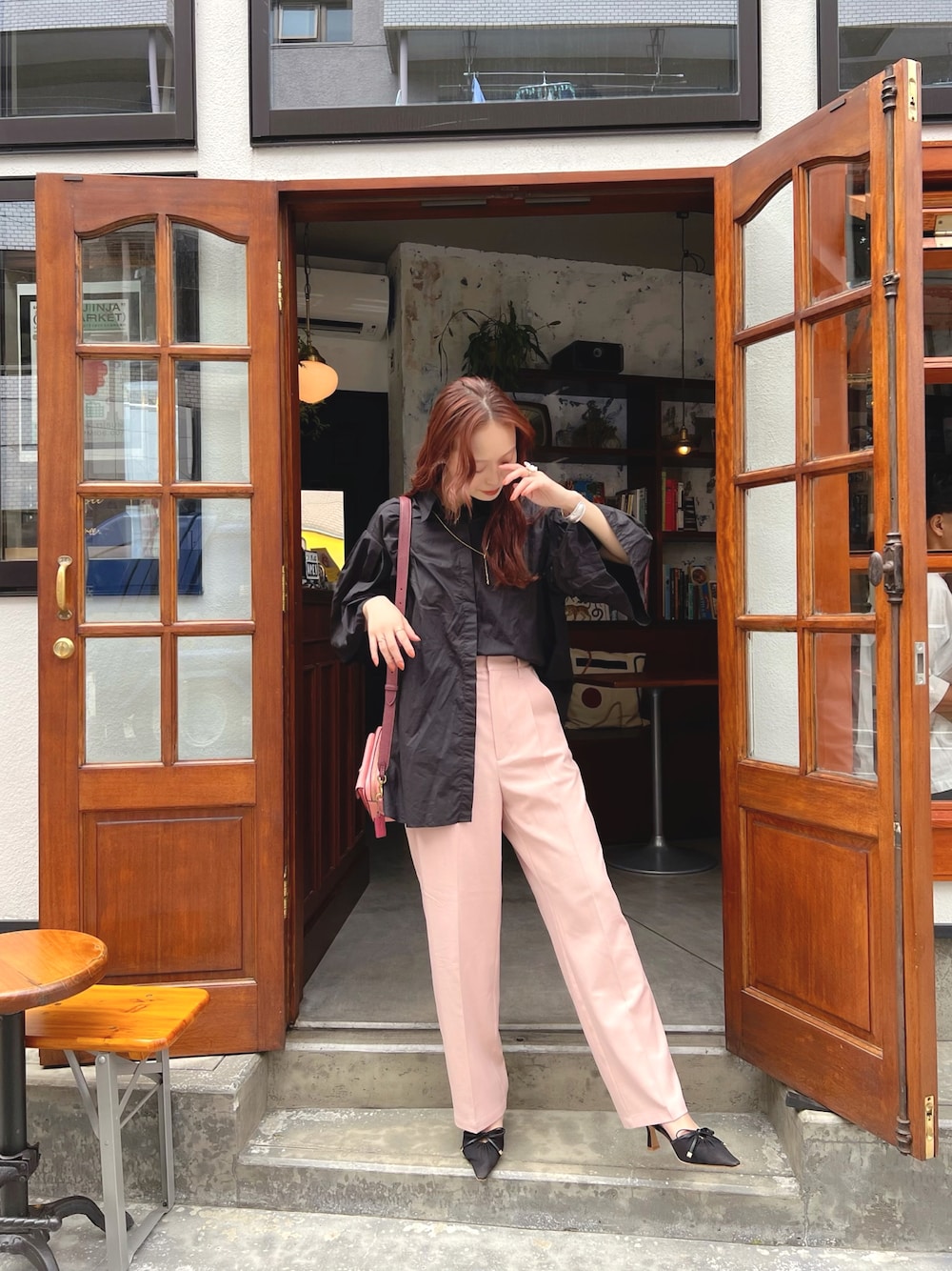 「このスタイルがお気に入り、今日のコスメと服、ミニバッグ、お出かけコーデ、きれいめカジュアル、夏コーデ、休日スタイル、モノトーン、ブラックコーデ、ピンクコーデ、ブラウス」｜「CITENの＜CITEN＞ボリュームスリーブ シャツ（シャツ/ブラウス、ブラック系）」を使った、maiさん（レディース・162cm）の夏コーディネートの1枚目の写真