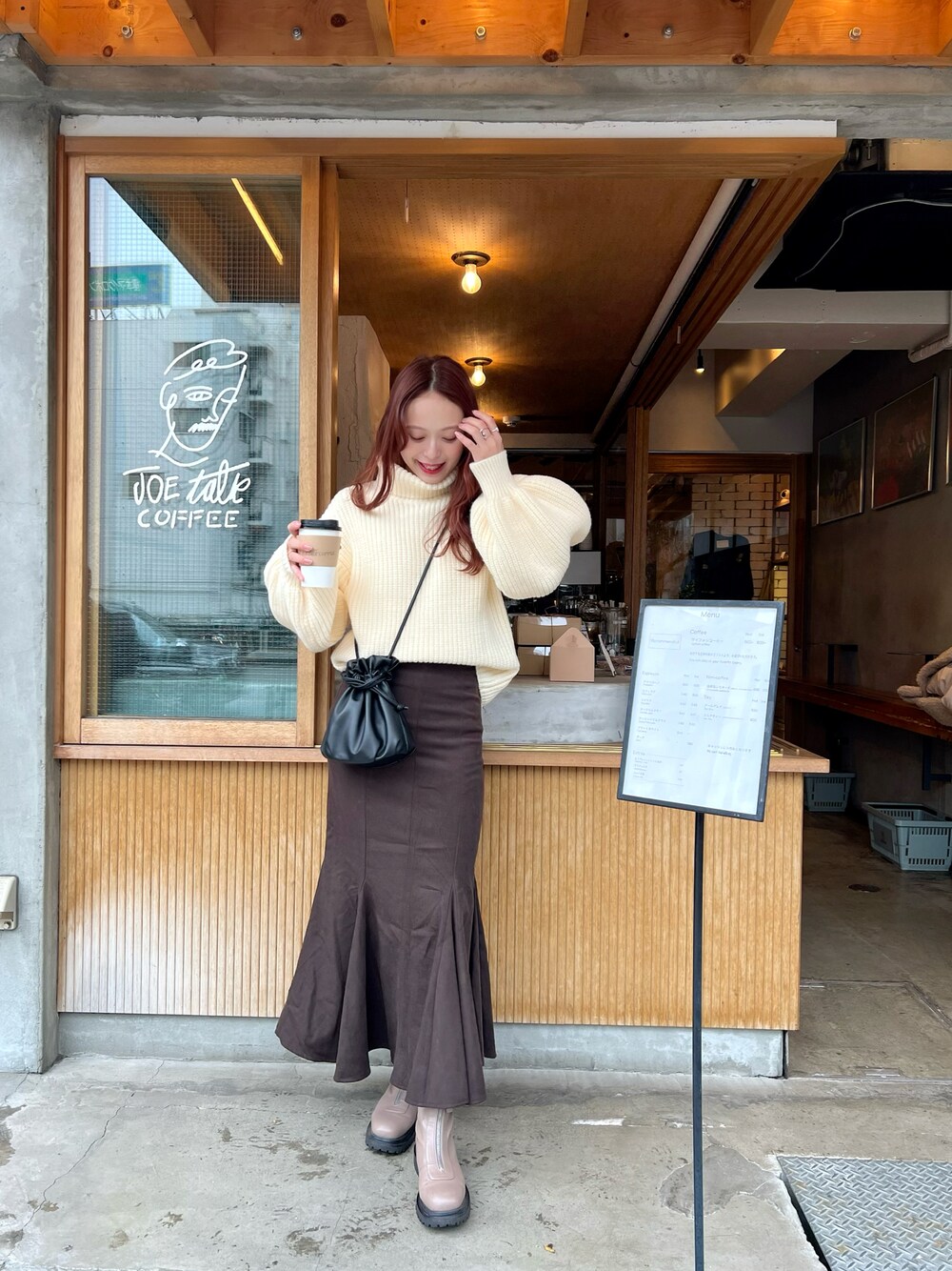 「デートコーデ、プチプラ、ロングスカート、チョコ色に染まれ、シンプルコーデ、マーメイドスカート、ブーツ、ニット、淡色コーデ、春色、休日スタイル、今日のコスメと服」｜「Lajourの日本製ボリューム袖ニット（ニット/セーター、ホワイト系）」を使った、maiさん（レディース・162cm）の冬コーディネートの1枚目の写真